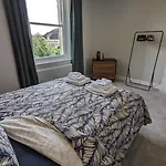 Clifton Apartment In Prime Location & Parking