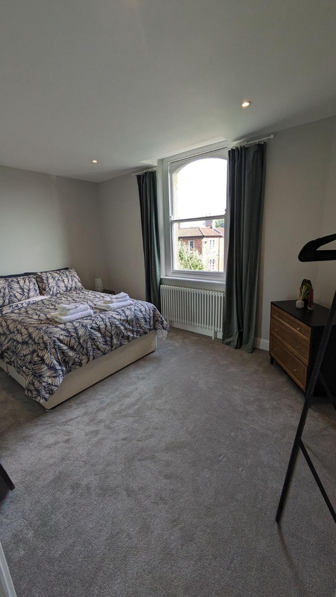 Clifton In Prime Location & Parking Appartamento